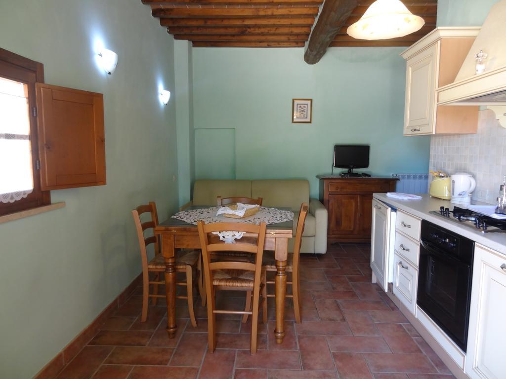 Borgo Il Villino Guest House Casole d'Elsa Exterior photo