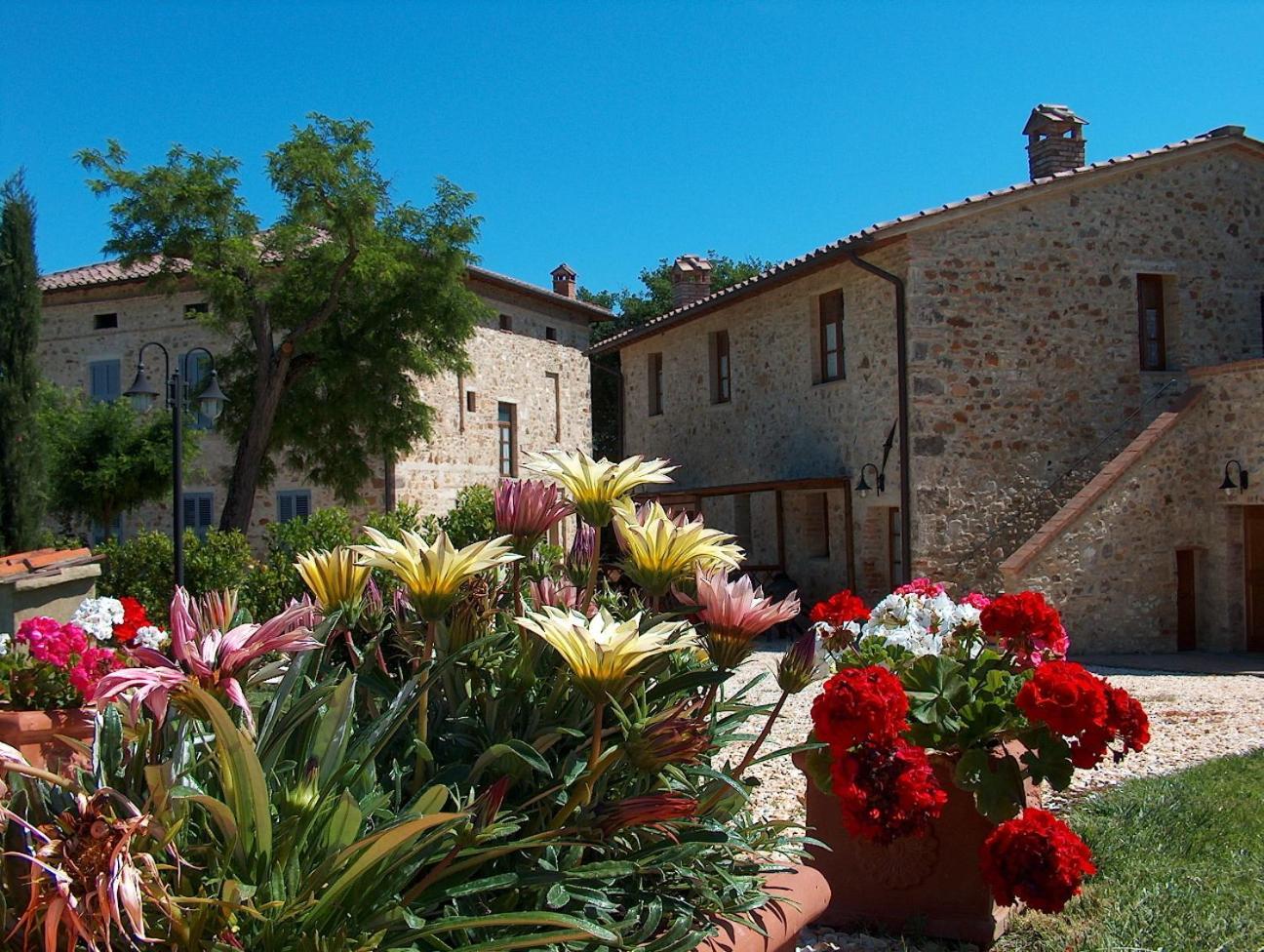 Borgo Il Villino Guest House Casole d'Elsa Exterior photo
