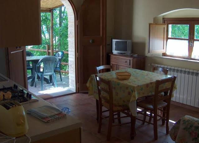 Borgo Il Villino Guest House Casole d'Elsa Exterior photo